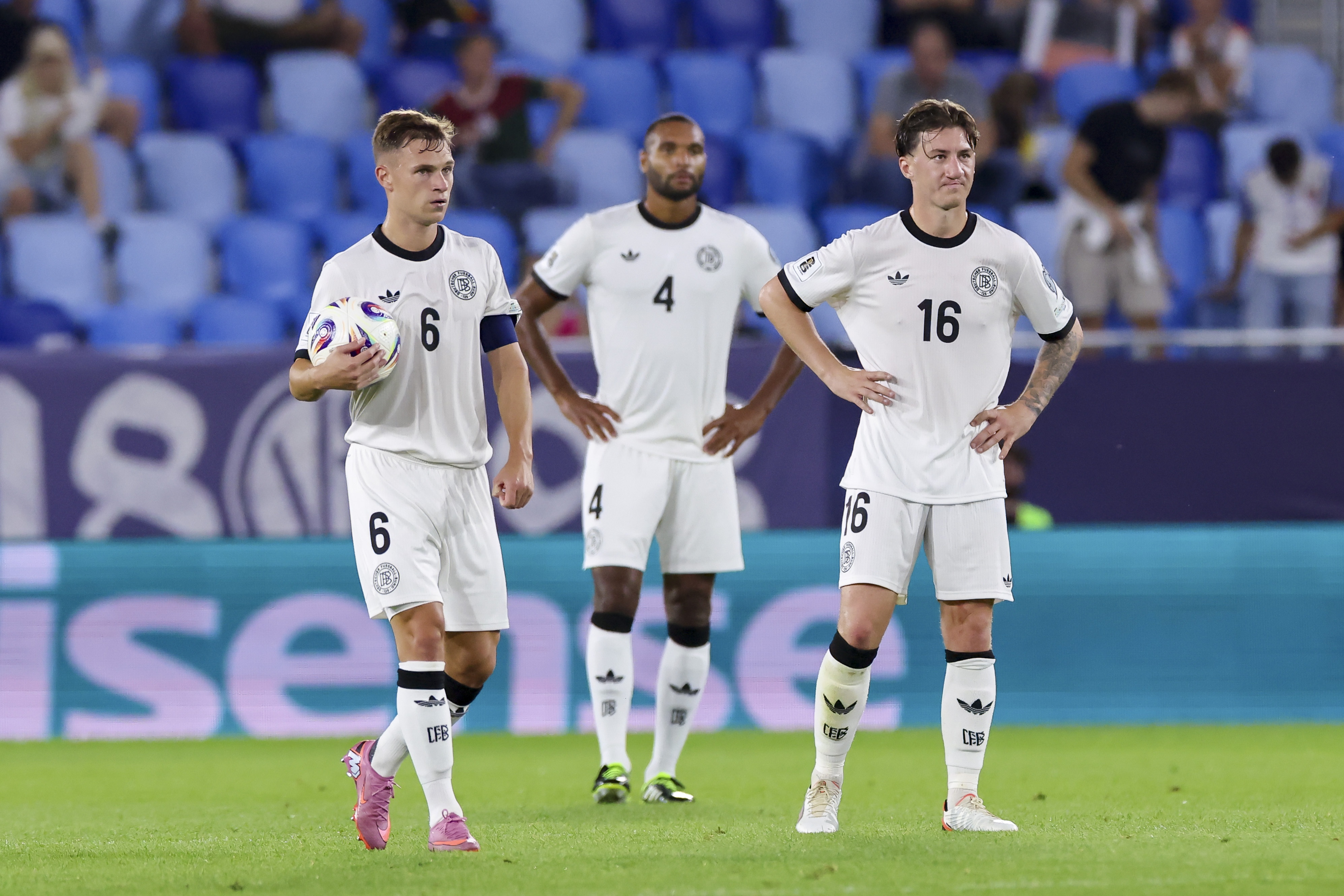 库里庆生派,对狂欢不停,库追巴三人,乐竞体育官网,LEJIN,Sports,足球直播,篮球赛事,体育高清,NBA直播