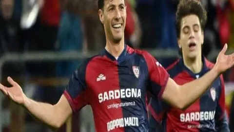 英超星光熠熠：第15轮风云人物，B费、谢尔基、福登、西蒙斯领跑最佳球员角逐！